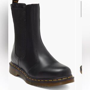 Dr. Martens 2976 Hi Chelsea Boot Black Leather Women’s size 10 NWT‎